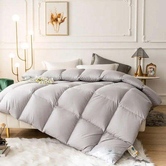 Luxurious 95% White Goose Down Winter Comforter with Core Cotton Quilt Design